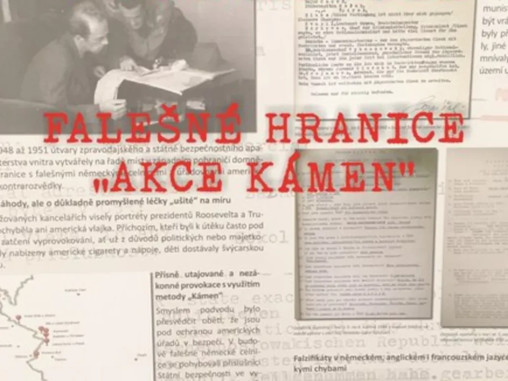 Archivní dokumenty a nápis Akce Kámen, připomínka tajné akce komunistické StB