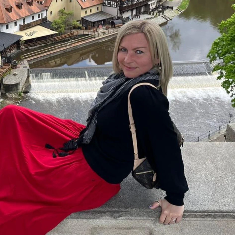 Portrét Sandry u jezu